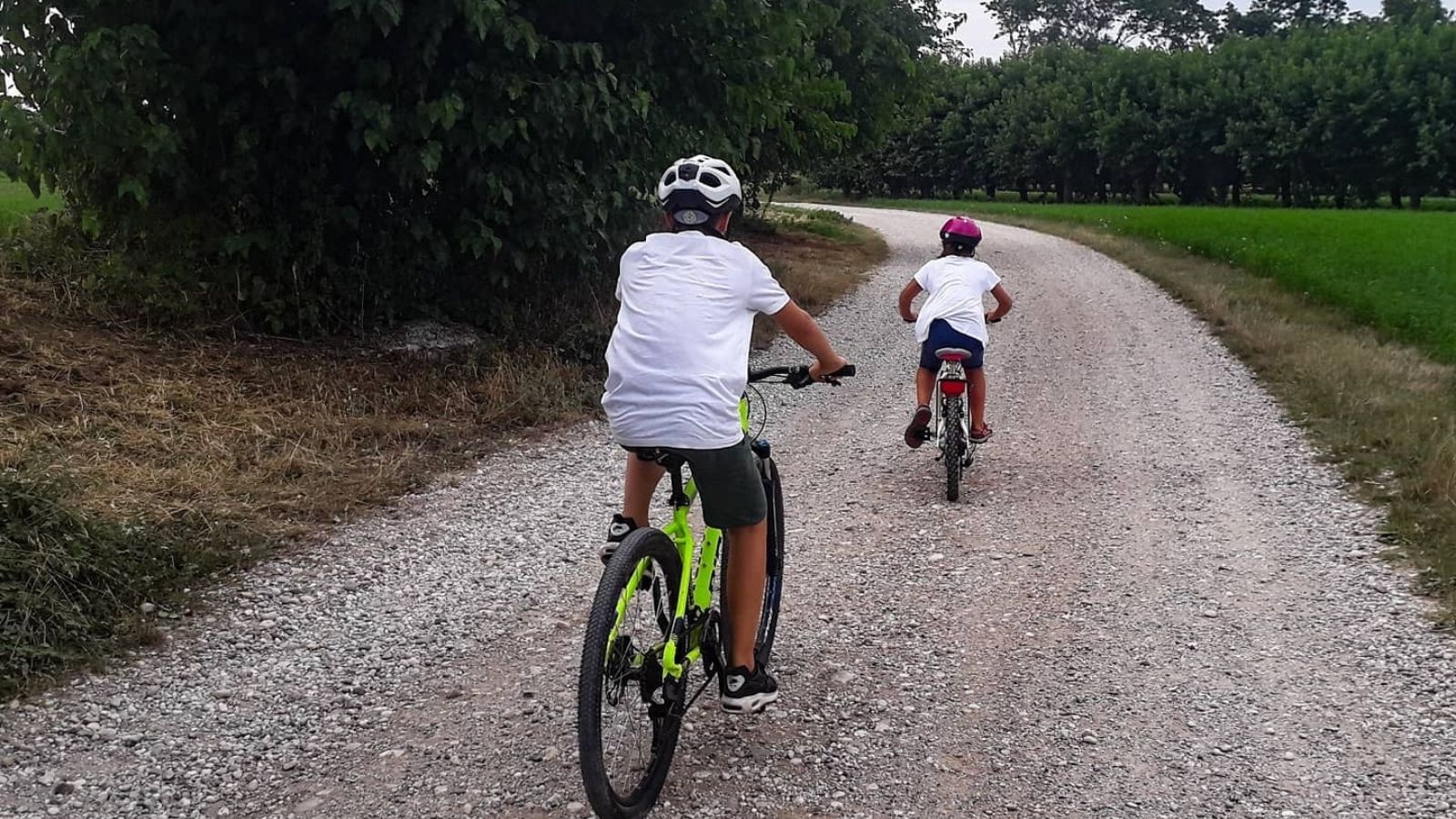famiglia in bici cicloturismo